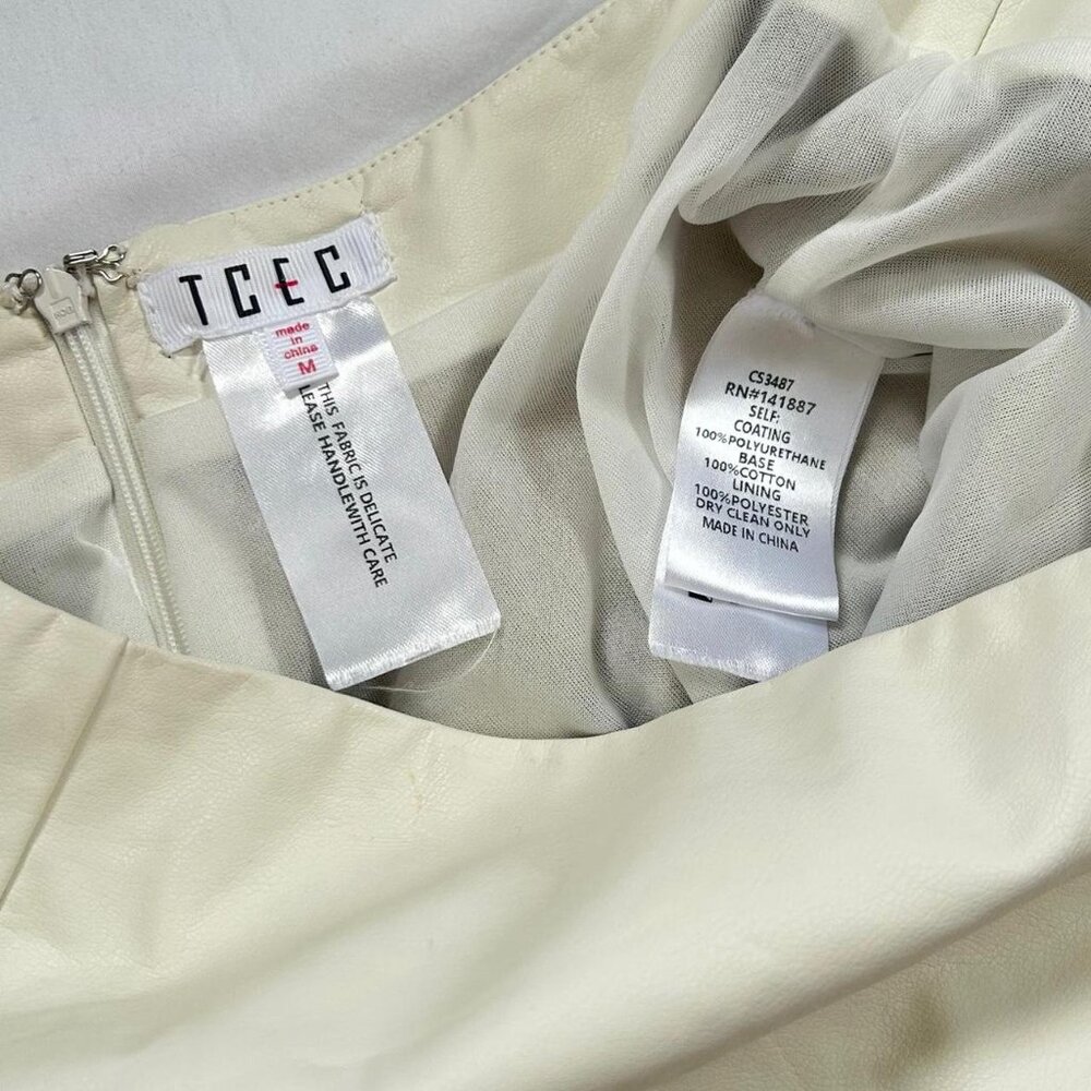 TCEC Y2K faux leather off white ruffed mini skort 🤭🥥 v drop waist skirt - Picture 4 of 5